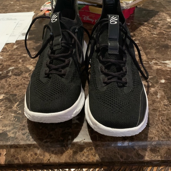 Brand new curry8’s - Picture 3 of 3